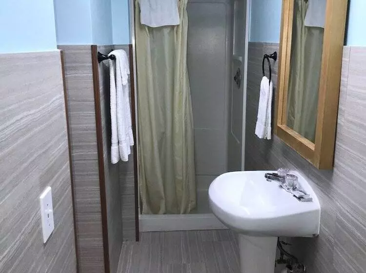 Отель Amerivu Inn & Suites