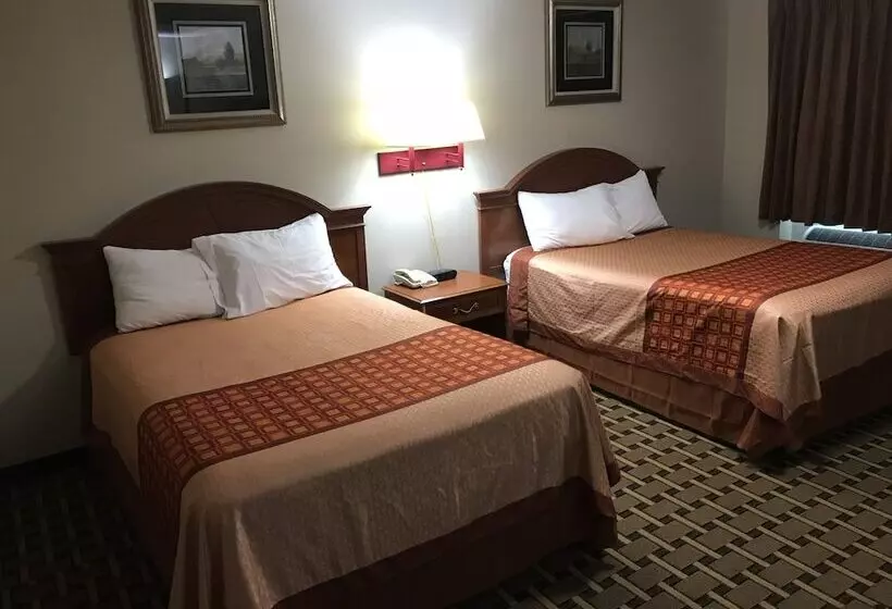 Отель Amerivu Inn & Suites