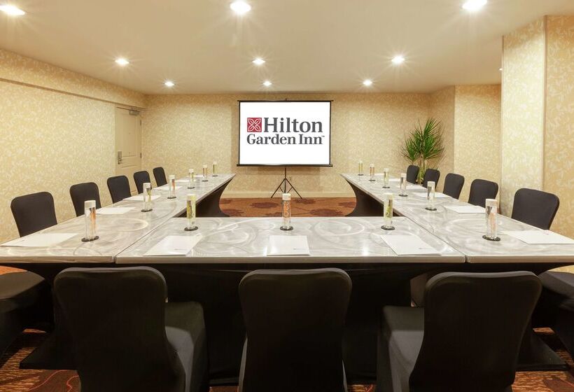 בית מלון כפרי Hilton Garden Inn Pittsburgh University Place