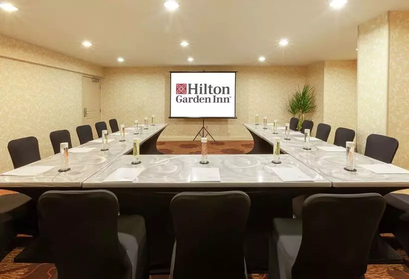 Отель Hilton Garden Inn Pittsburgh University Place