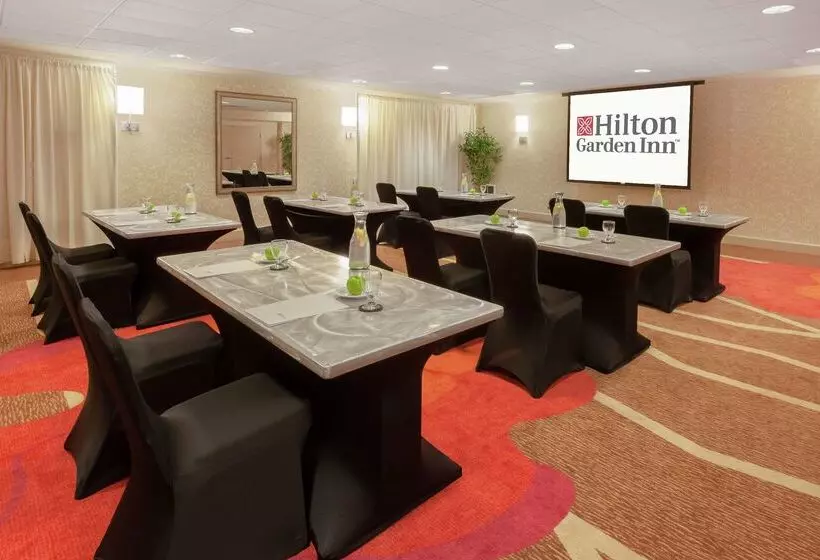 Отель Hilton Garden Inn Pittsburgh University Place