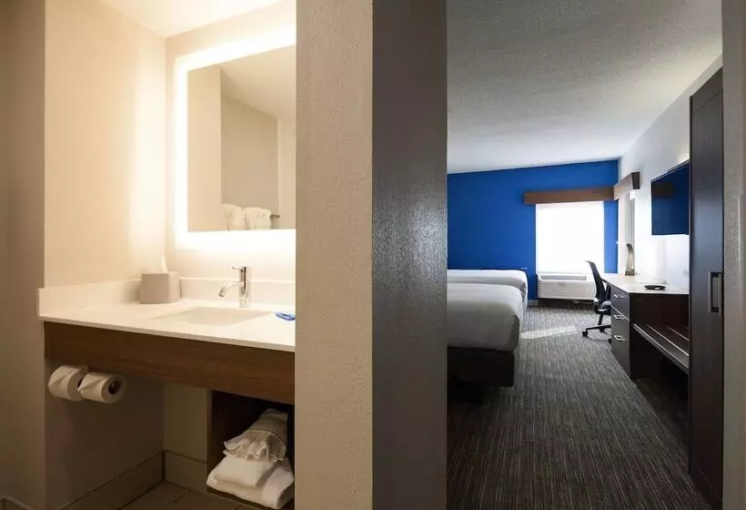 Holiday Inn Express Hotel & Suites Nashville Brentwood 65s