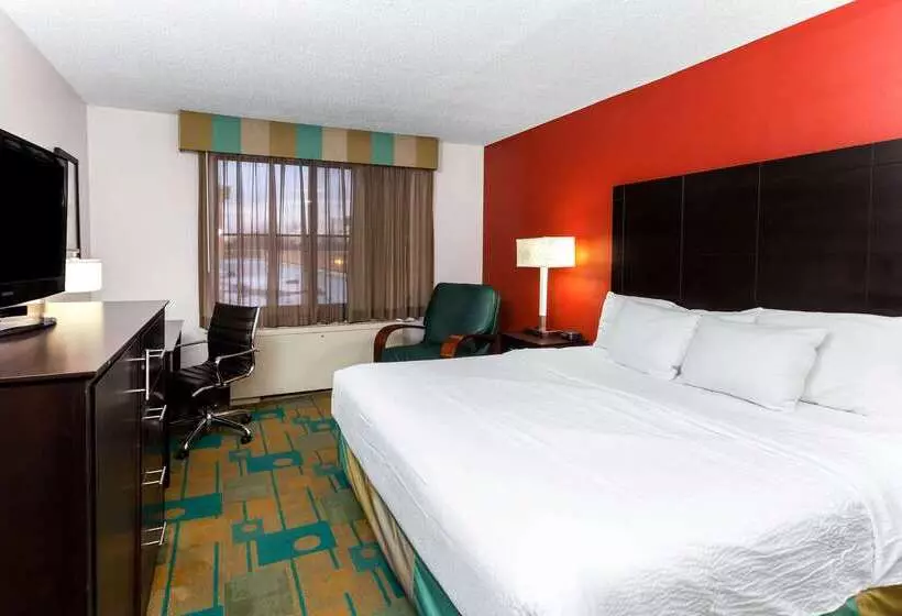 هتل La Quinta By Wyndham Milwaukee Bayshore Area