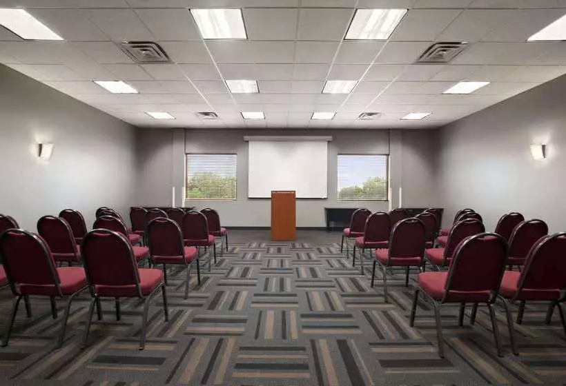 호텔 Wingate By Wyndham And Williamson Conference Center