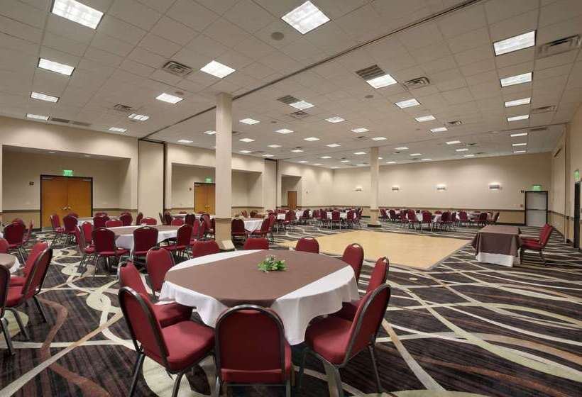 호텔 Wingate By Wyndham And Williamson Conference Center