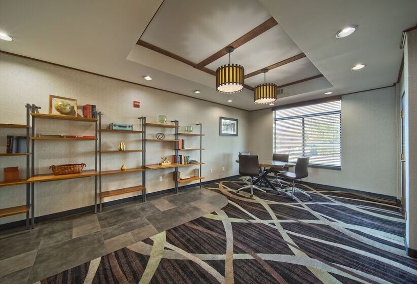 호텔 Wingate By Wyndham And Williamson Conference Center