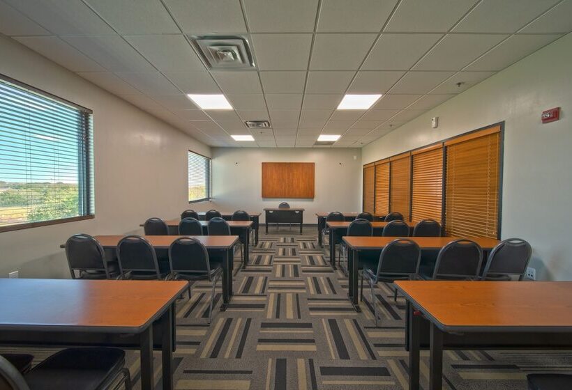 호텔 Wingate By Wyndham And Williamson Conference Center