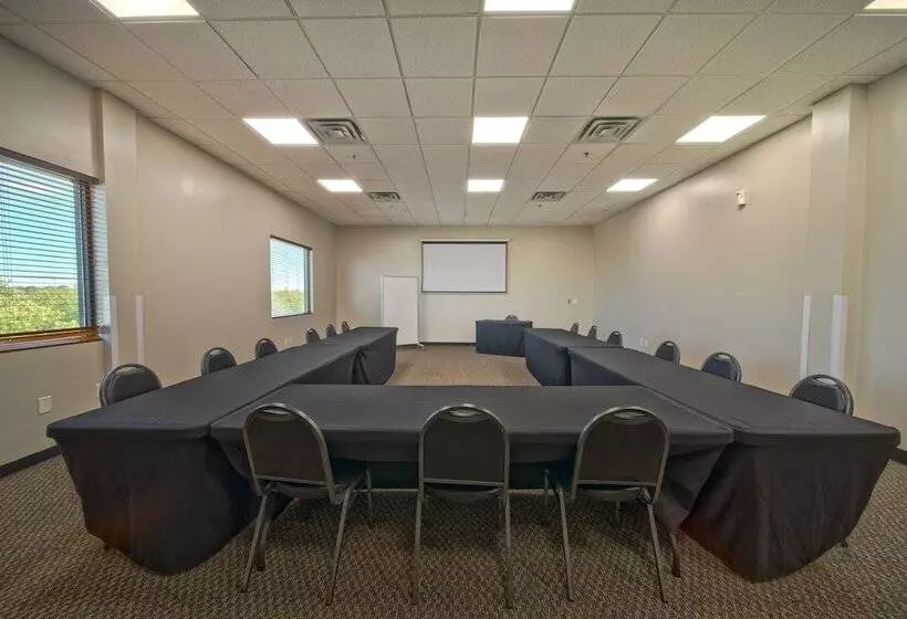 호텔 Wingate By Wyndham And Williamson Conference Center