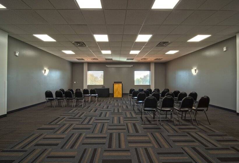 호텔 Wingate By Wyndham And Williamson Conference Center