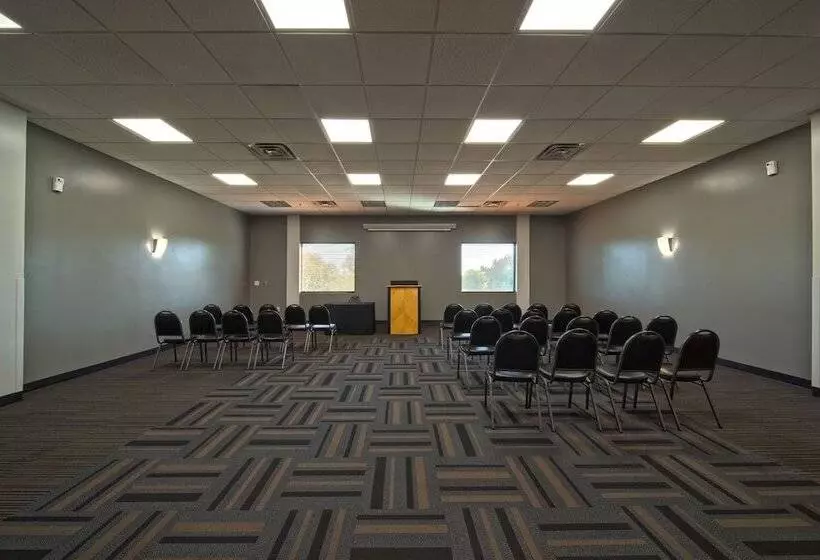 호텔 Wingate By Wyndham And Williamson Conference Center