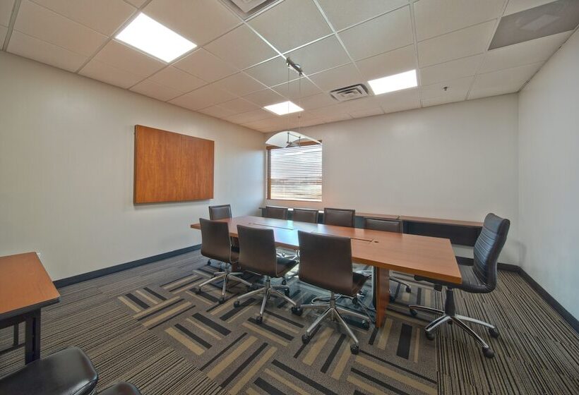 호텔 Wingate By Wyndham And Williamson Conference Center