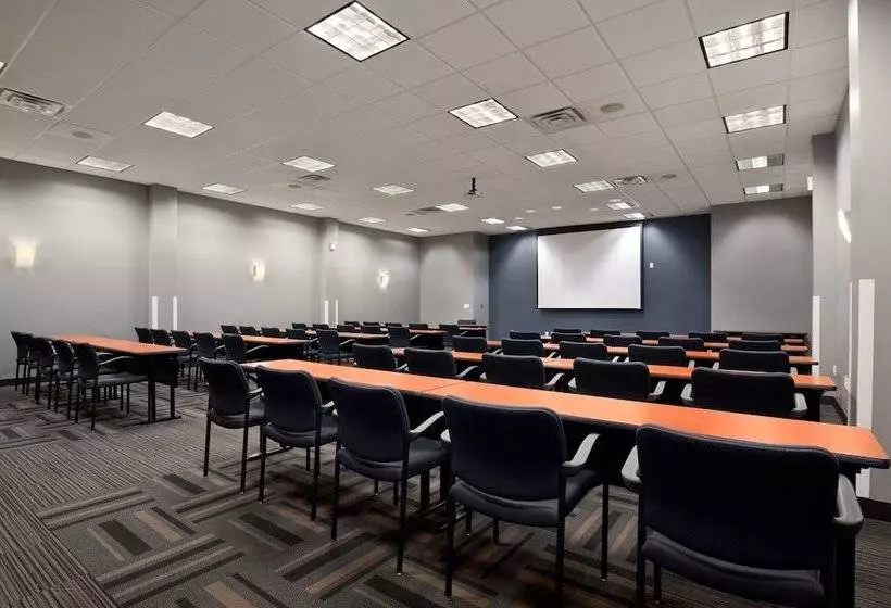 호텔 Wingate By Wyndham And Williamson Conference Center