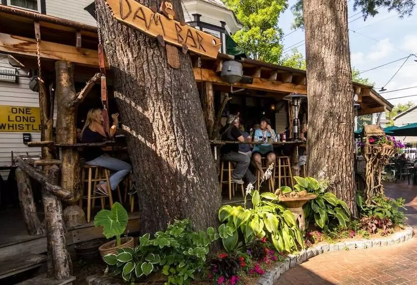 فندق Woodstock Inn, Station And Brewery