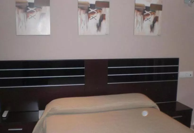 בית מלון כפרי Hostal Zurich