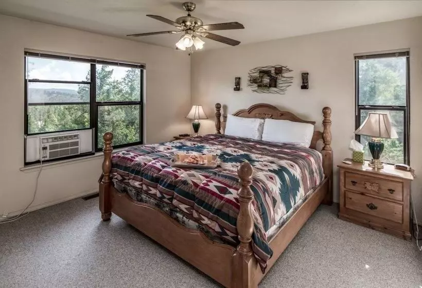 New Mexico Mountain Retreat  Three Bedroom Cabin