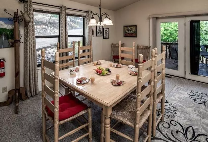 New Mexico Mountain Retreat  Three Bedroom Cabin