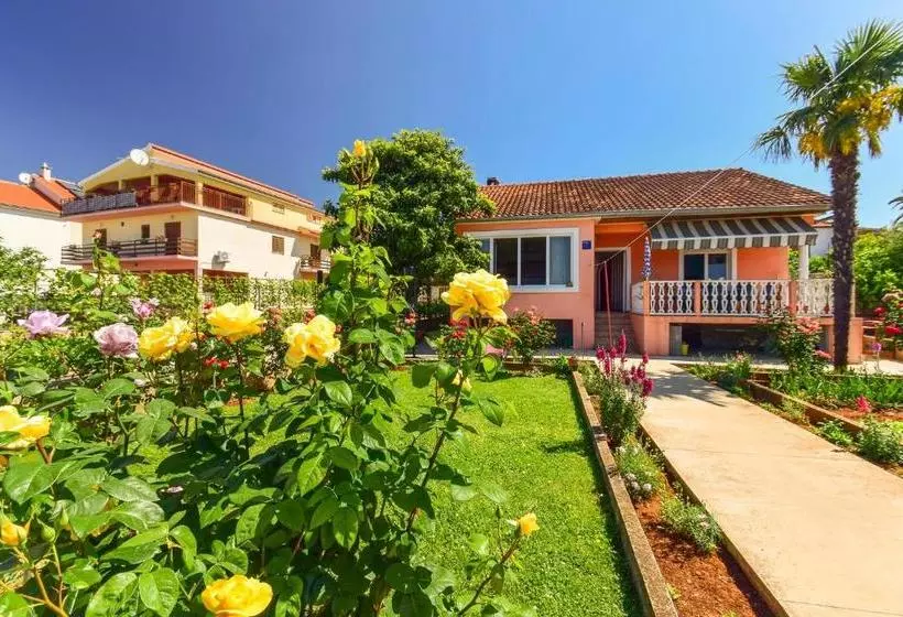 Holiday House Anica