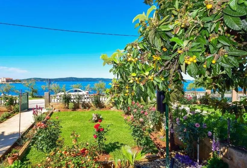 Holiday House Anica