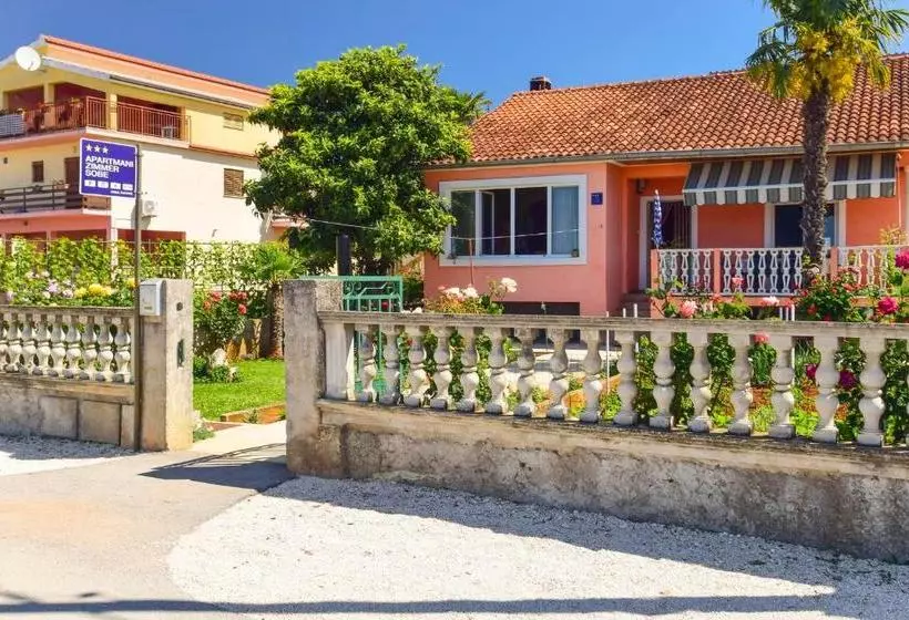 Holiday House Anica