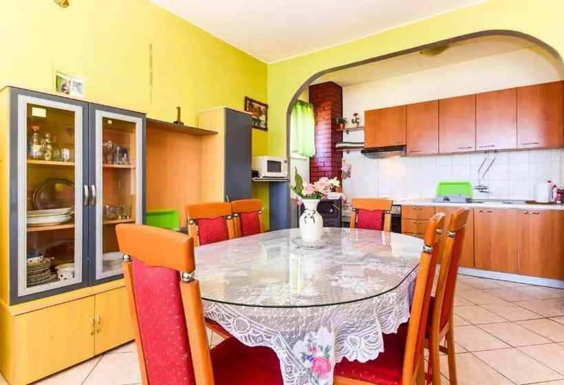 Holiday House Anica