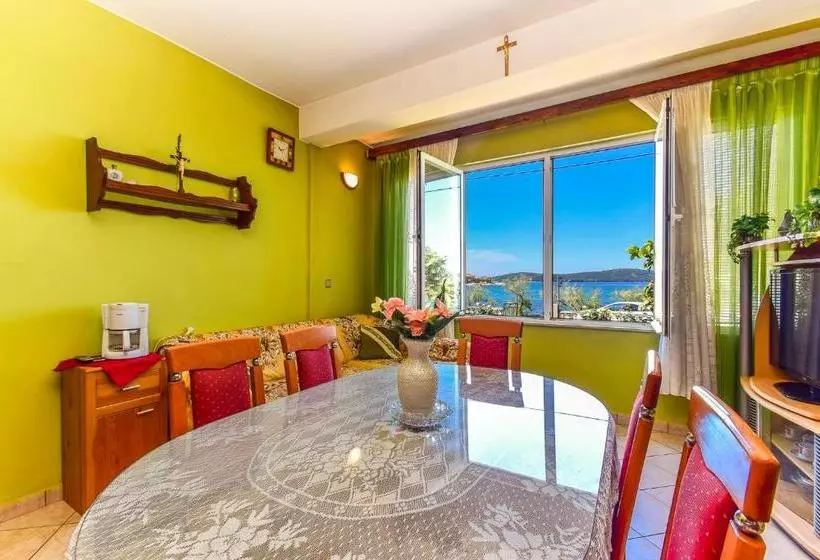 Holiday House Anica