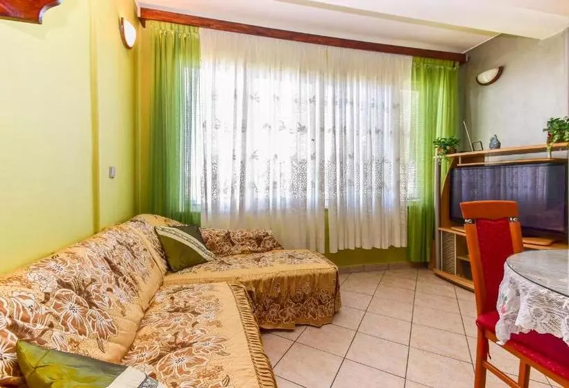 Holiday House Anica