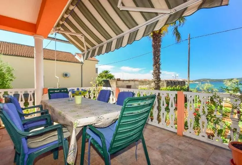 Holiday House Anica