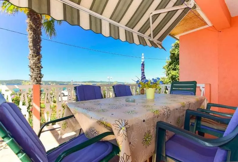 Holiday House Anica