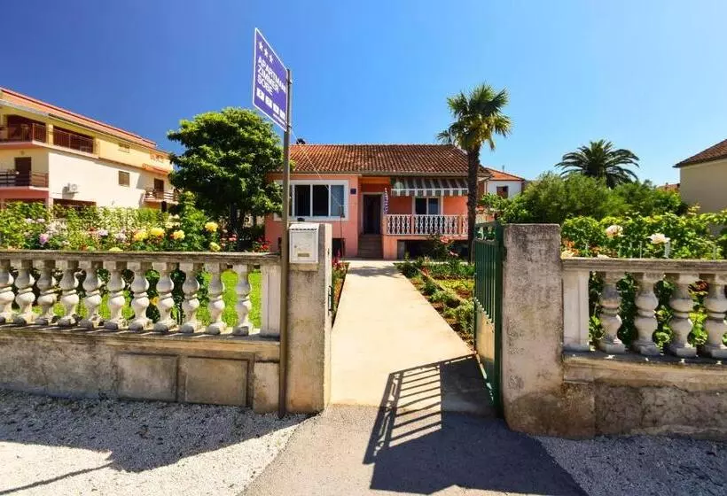 Holiday House Anica
