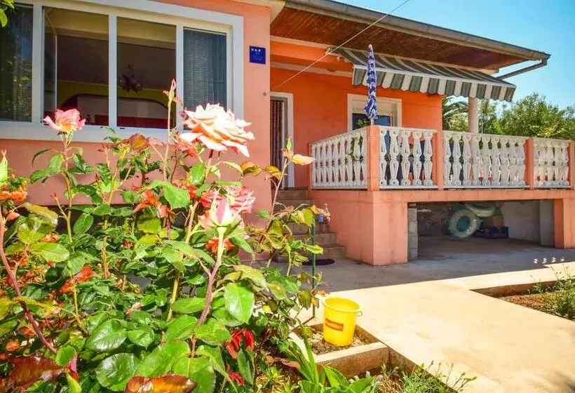 Holiday House Anica