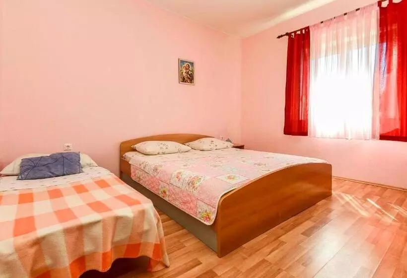 Holiday House Anica