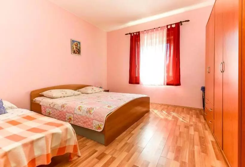 Holiday House Anica