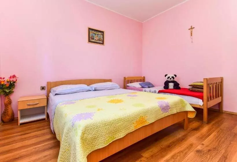 Holiday House Anica