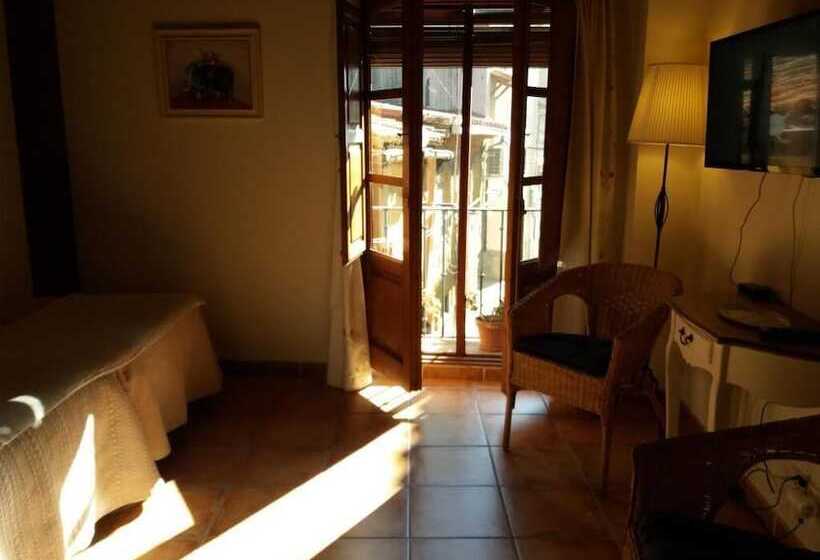 Hostal Rural Luna Y Lunaposada