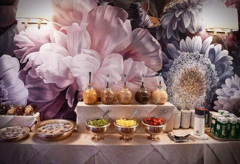 Admiral Hotel Villa Erme