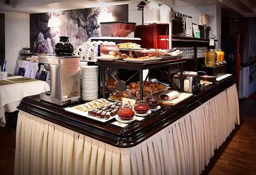 Admiral Hotel Villa Erme