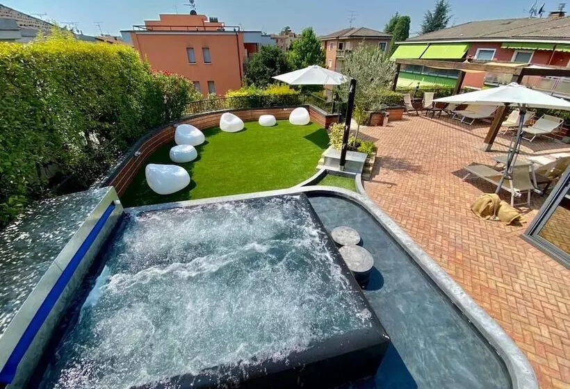 Admiral Hotel Villa Erme