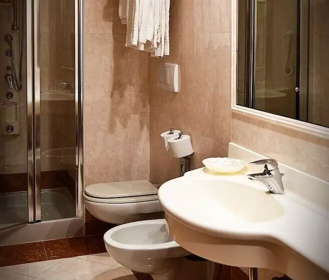 Admiral Hotel Villa Erme