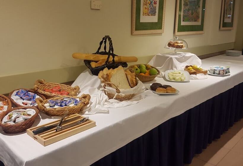 فندق Arcea Villaviciosa