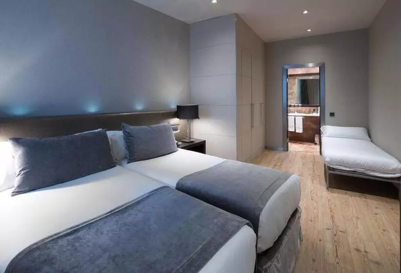 Отель Catalonia Portal de L' Angel