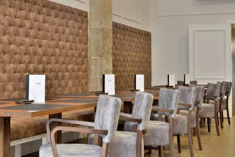 Отель Catalonia Portal de L' Angel