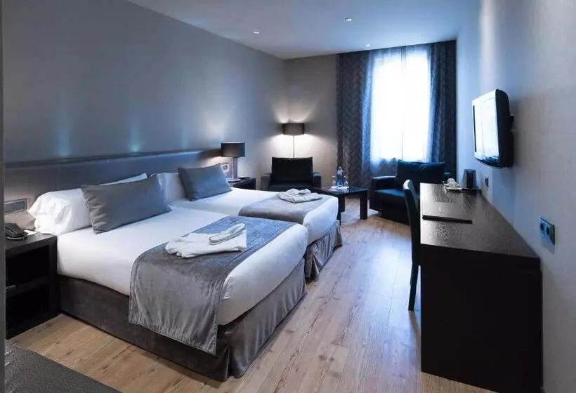 Отель Catalonia Portal de L' Angel