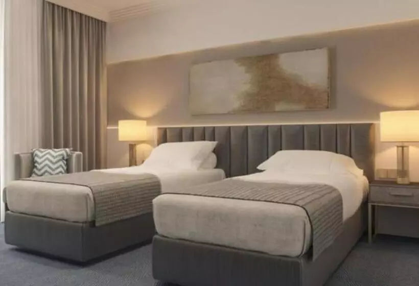 Отель Lonsdale House Luxury Apartments