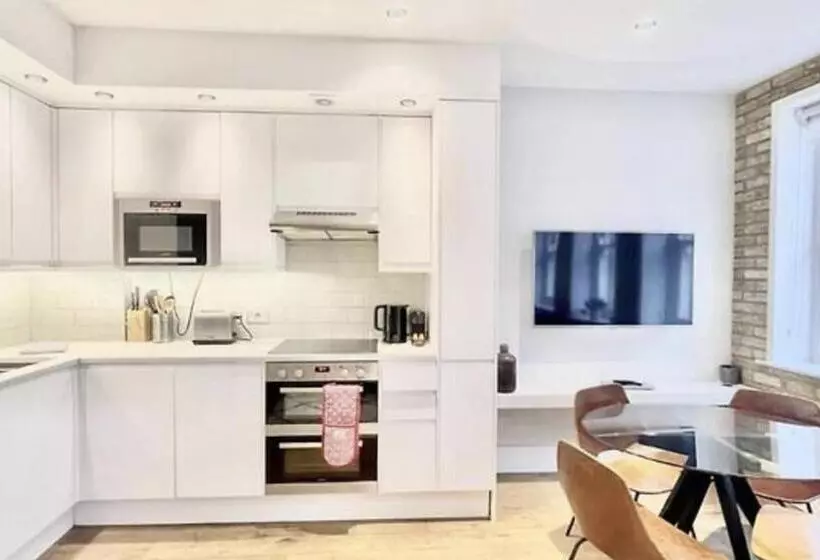 Отель Lonsdale House Luxury Apartments