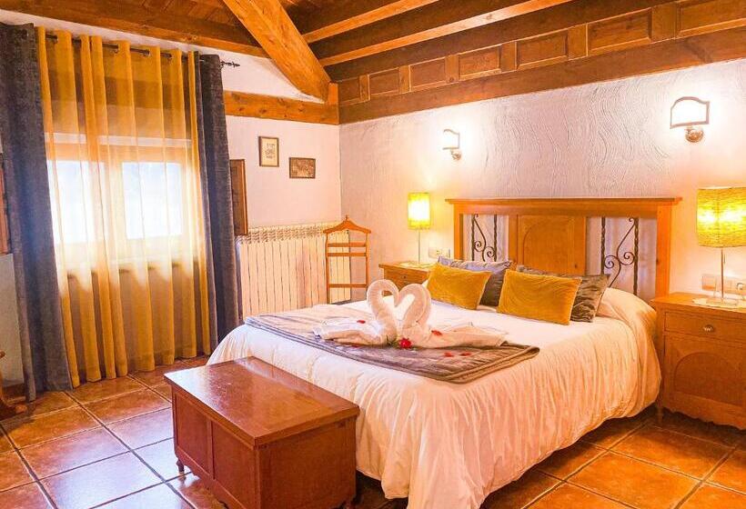 فندق ريفى Posada Real De Carreteros