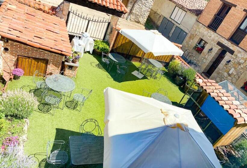 فندق ريفى Posada Real De Carreteros