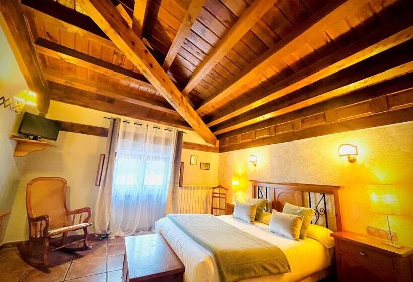 فندق ريفى Posada Real De Carreteros