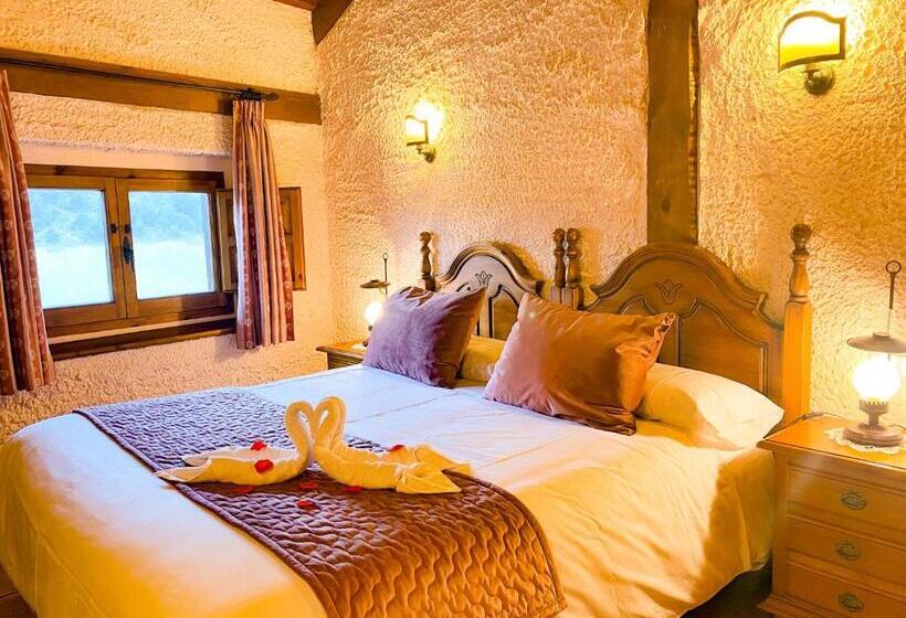 فندق ريفى Posada Real De Carreteros