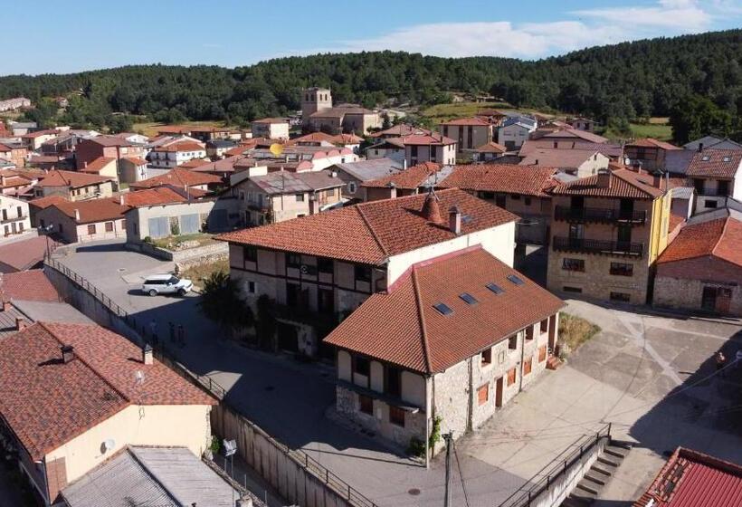 فندق ريفى Posada Real De Carreteros