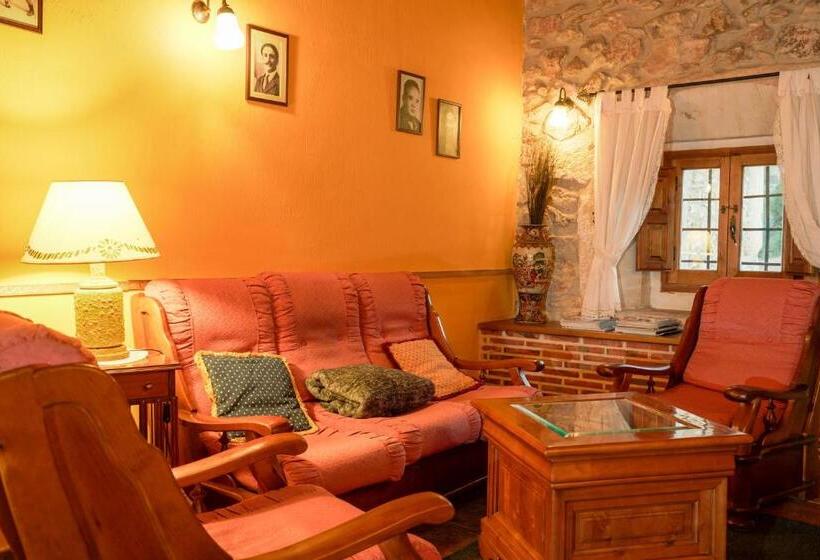 فندق ريفى Posada Real De Carreteros